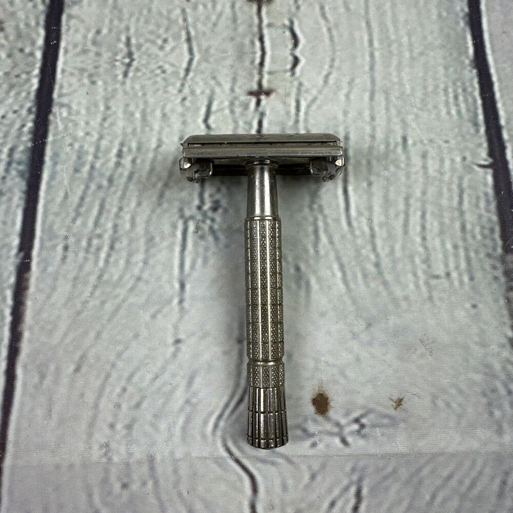 VINTAGE‎ Gillette Safety Razor With Blade